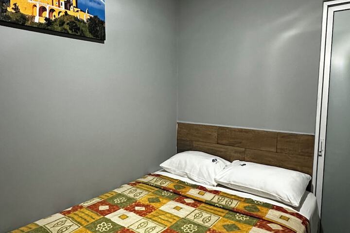 Room 4 of 81