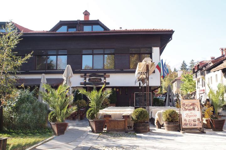 Hotel & Tavern Momini Dvori