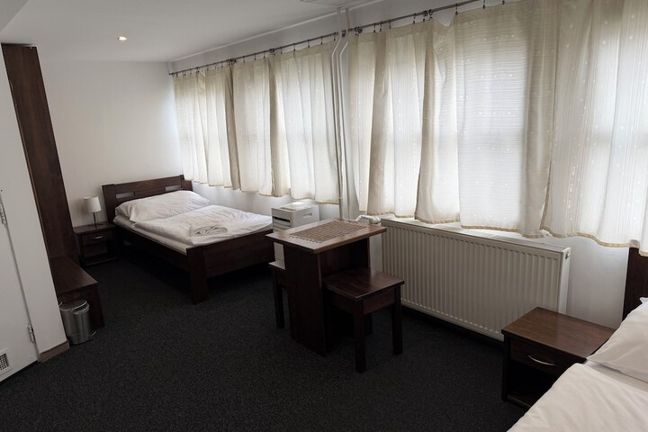 Room 52 of 167