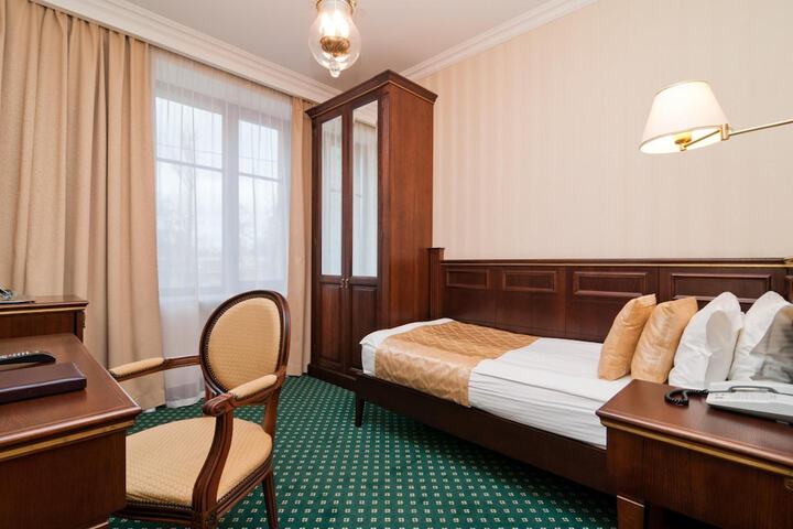 Room 5 of 37