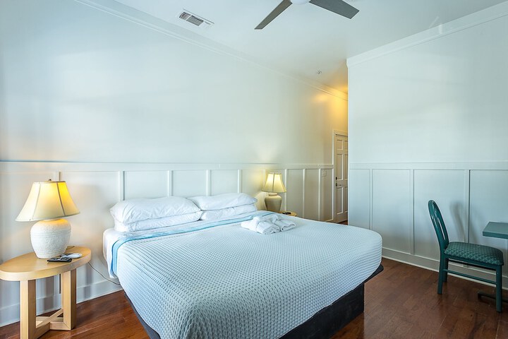 Room 21 of 76