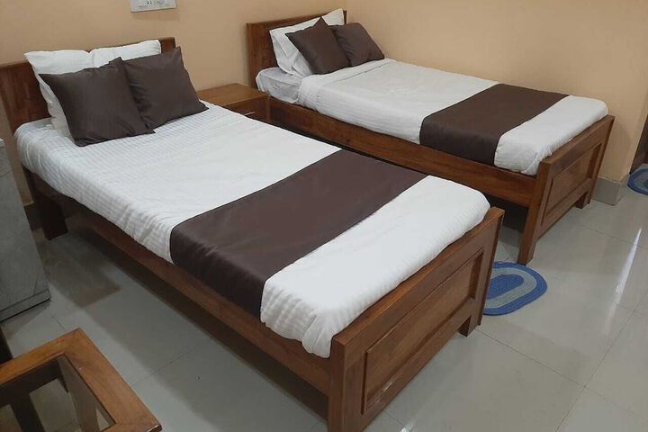 Room 4 of 9
