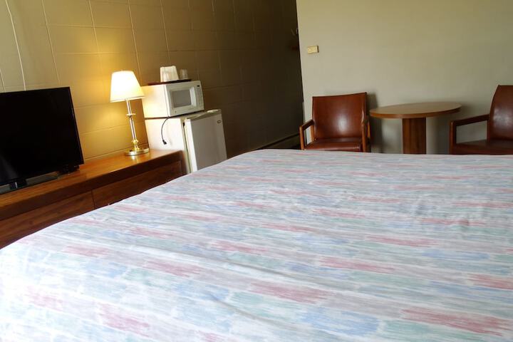 1 Queen Bed (9 of 9)