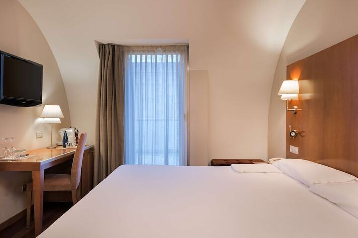 Room 11 of 49