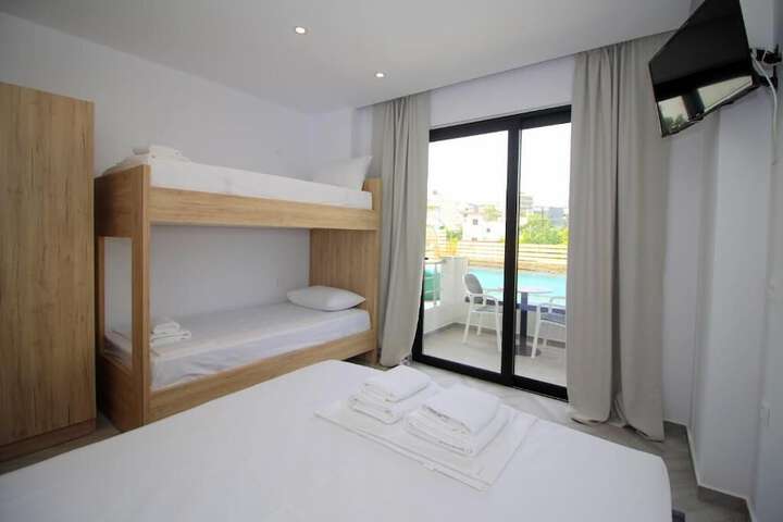 Room 50 of 96