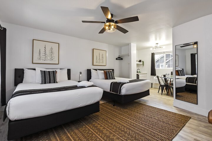 Double Classic King Bed (7 of 17)