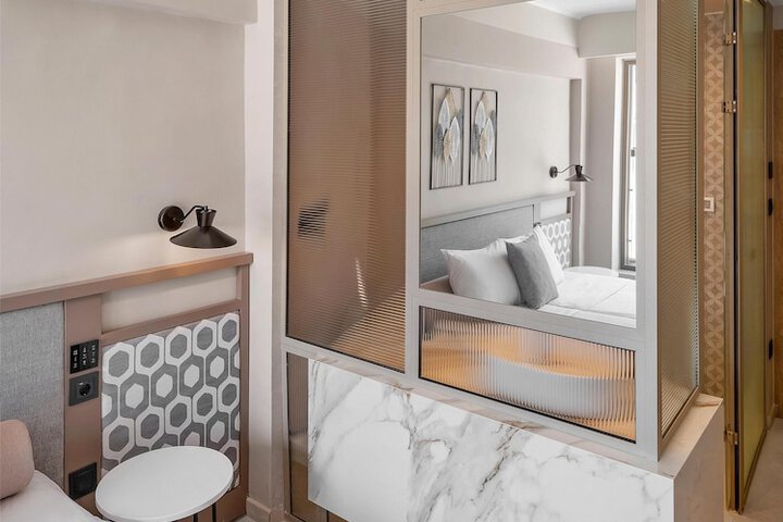 Room 47 of 190
