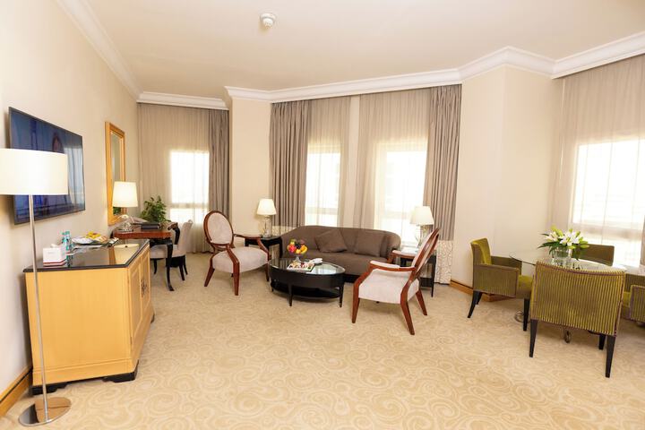Room 13 of 106