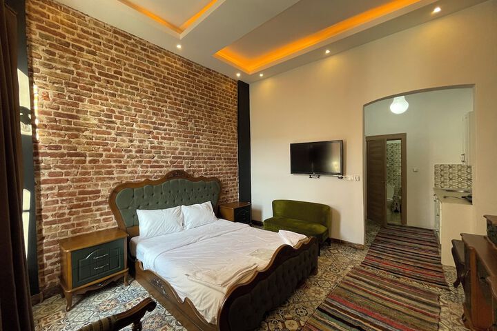 Room 2 of 6