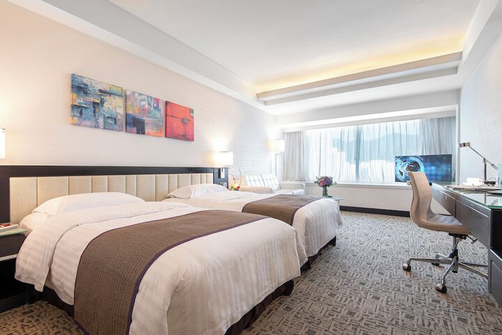 Room 46 of 106