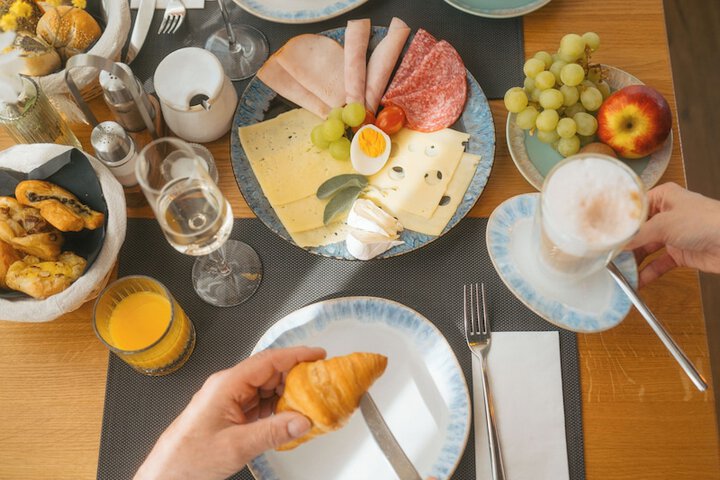 Breakfast/Coffee Service 23 of 33
