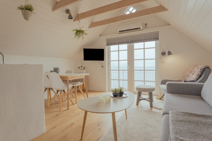 Room 9 of 22