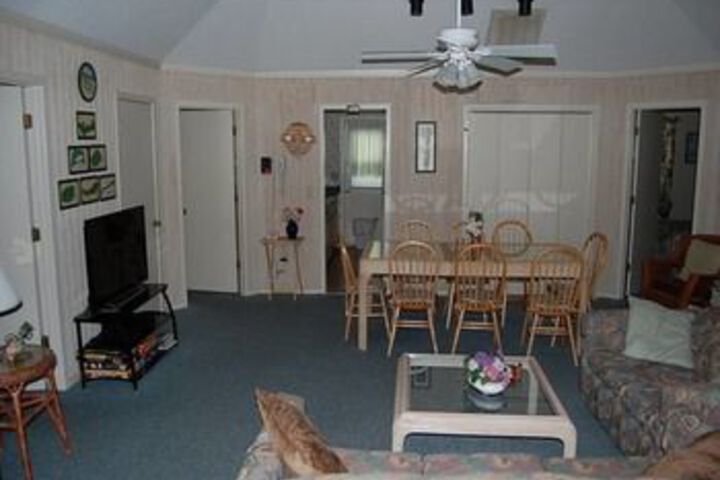 Room 8 of 9
