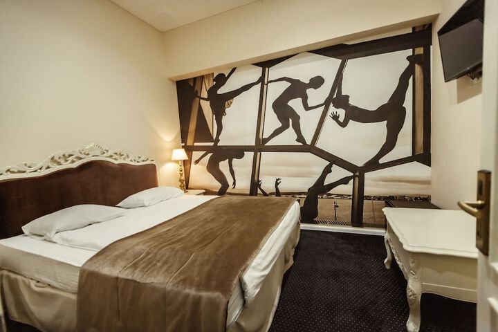 Room 18 of 47