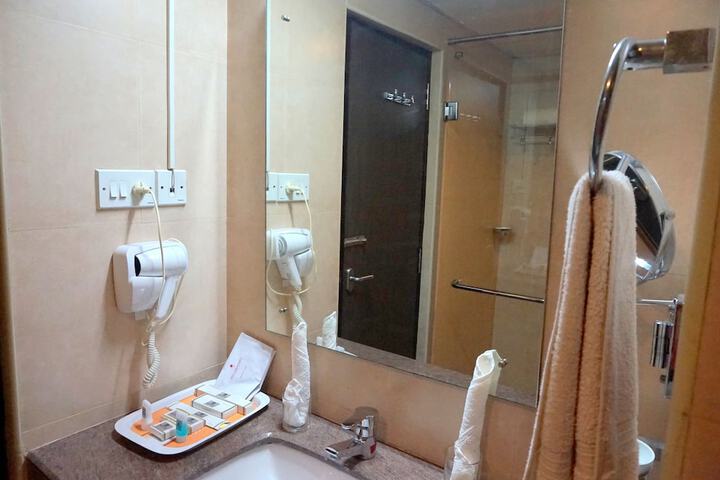 Room 11 of 21