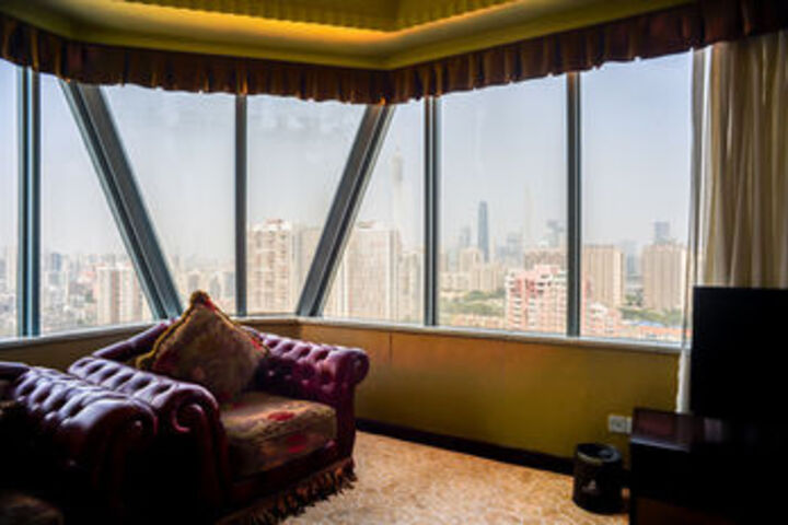 Room 32 of 49