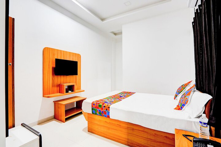 Room 9 of 32