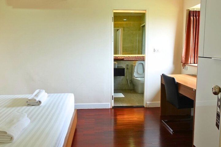 Room 13 of 38