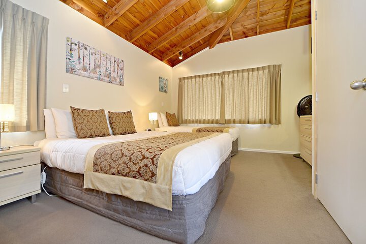Room 2 of 34