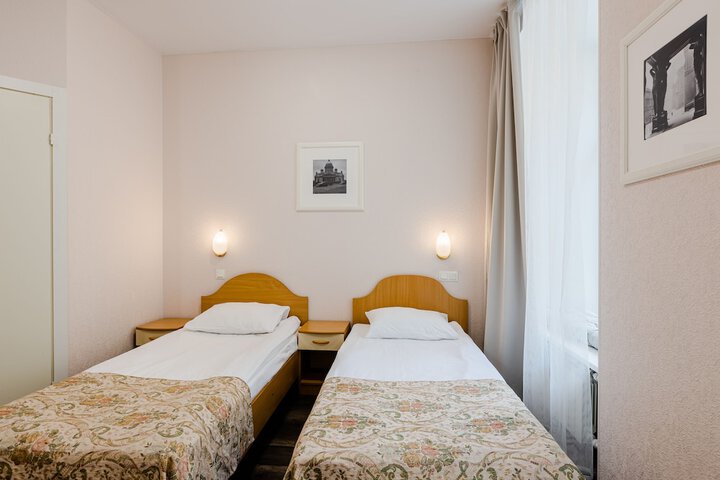 Room 9 of 48