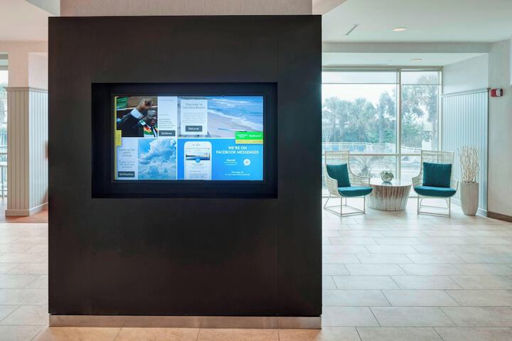 Lobby lounge