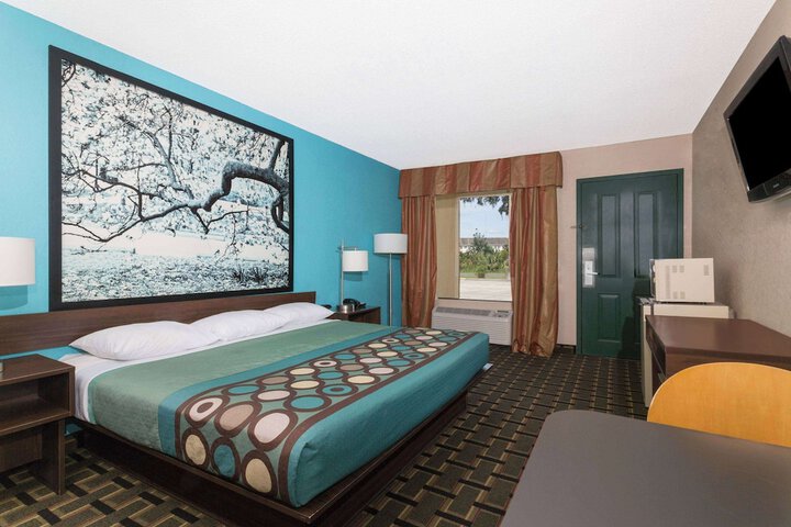 1 King Bed (10 of 11)