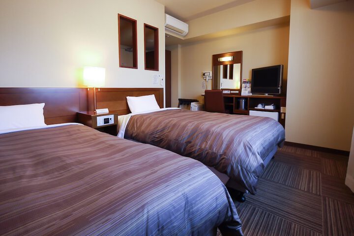 Room 3 of 27