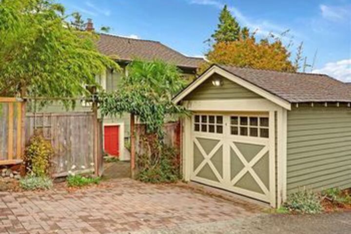 Photo of Phinneys Newest Family House with BBQ