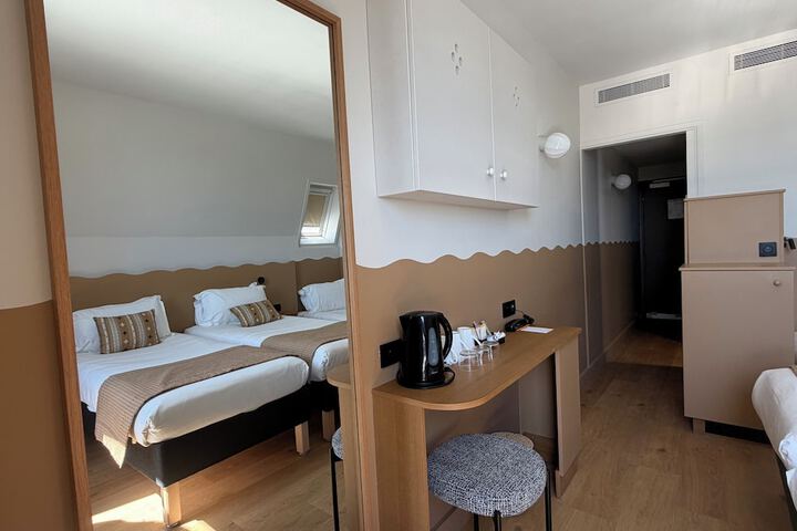Room 35 of 69