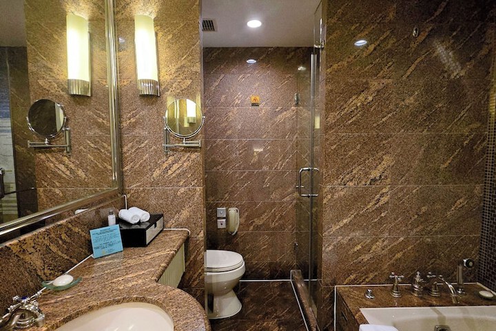 Room 60 of 76