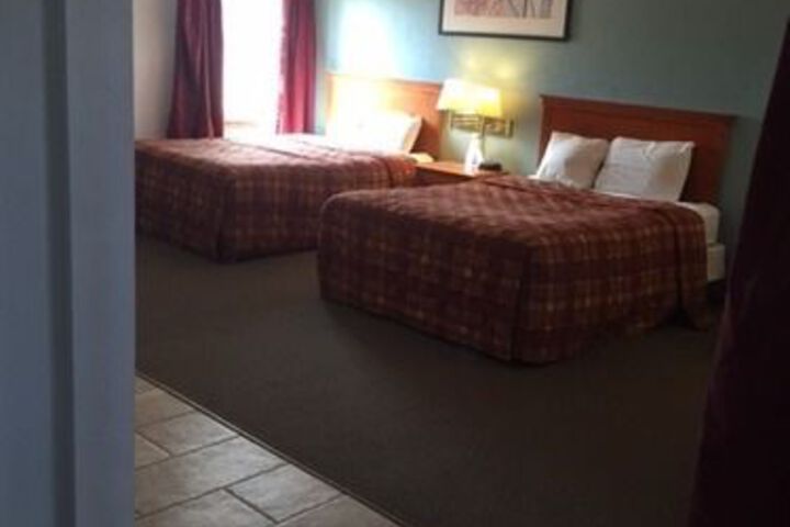 Room 13 of 16