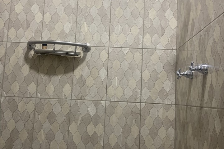 Room 105 of 211