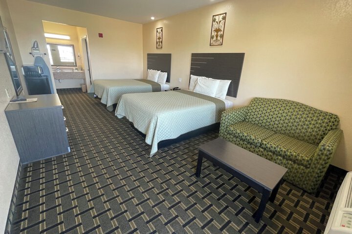 Deluxe 2 Queen Beds (2 of 9)
