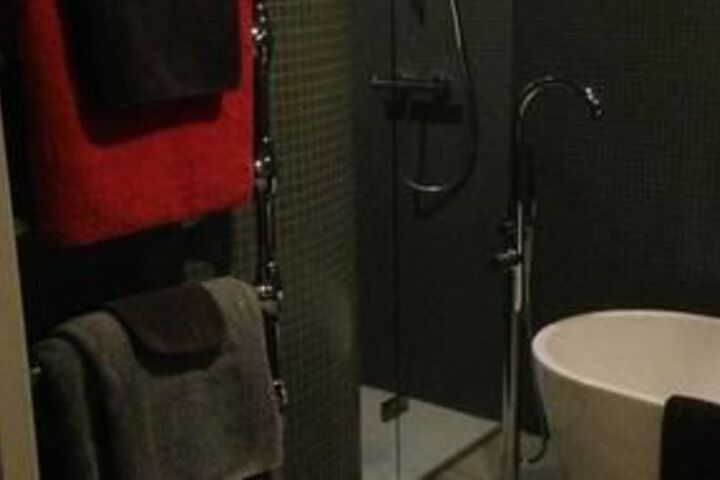Room 2 of 43