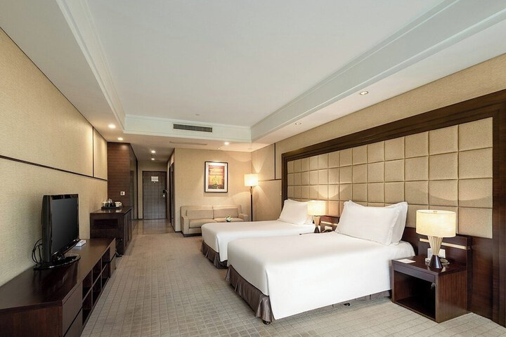 Room 13 of 85