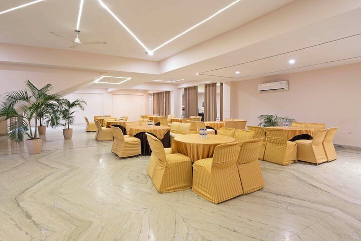 Ballroom/Hall 32 of 42