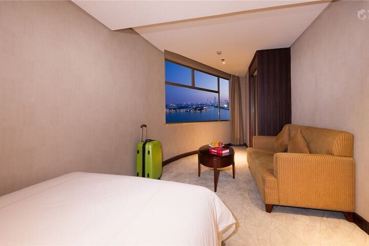 Room 3 of 28