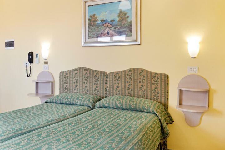 Room 5 of 29