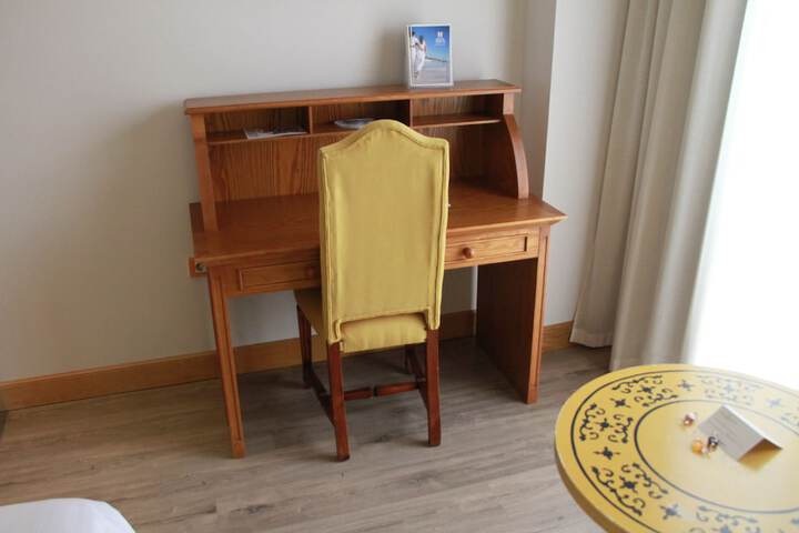 Room 9 of 83