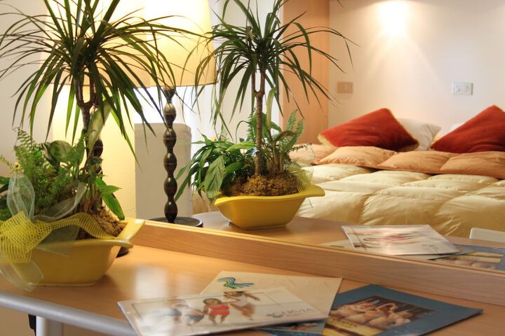 Room 5 of 102