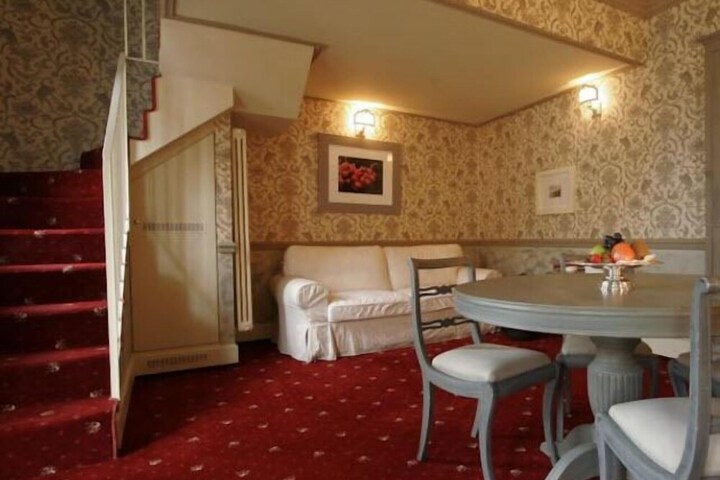 Room 7 of 56
