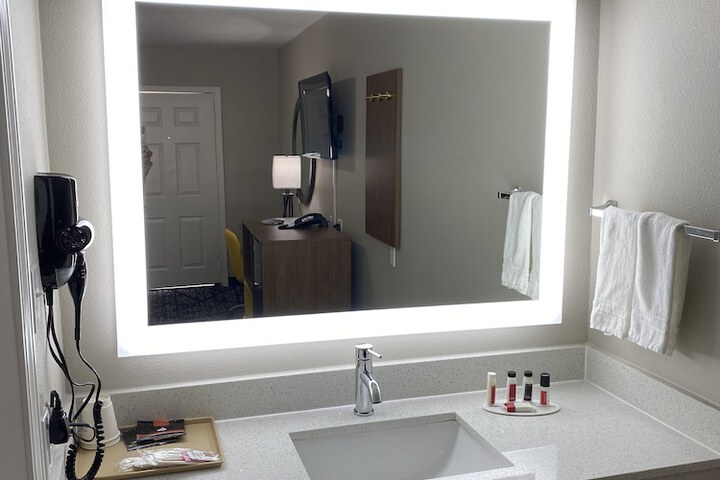 Room 4 of 12