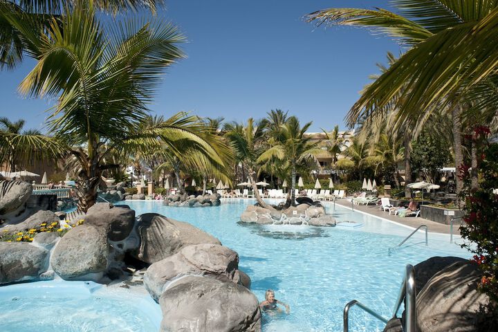 Pool Hotel