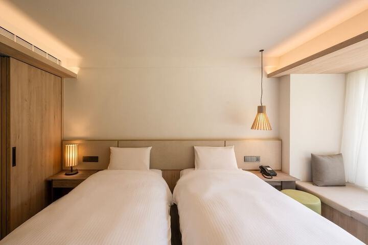 Room 11 of 25