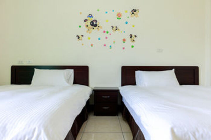 Room 11 of 18