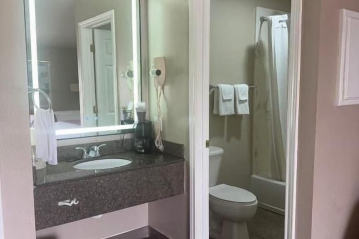 Room 13 of 16