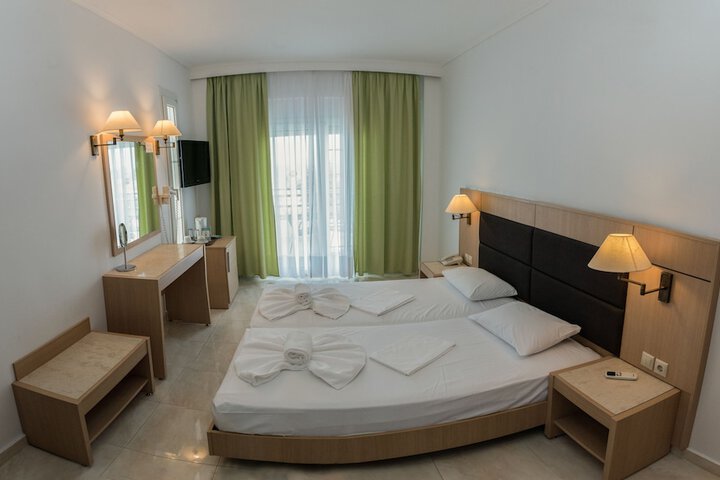 Room 6 of 67