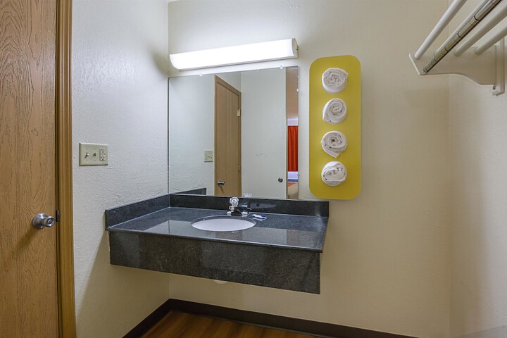 Bathroom sink