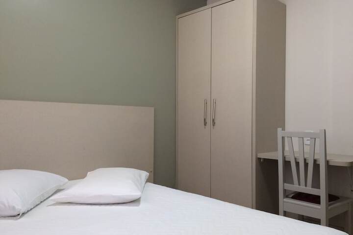 Room 35 of 80