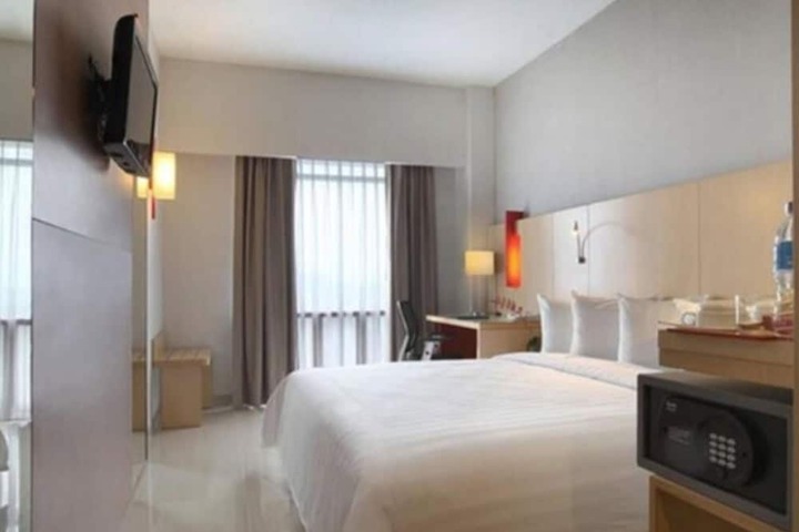 Room 14 of 32